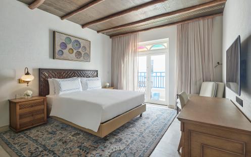 Hilton Salwa - Arabian Villa - Master Bedroom
